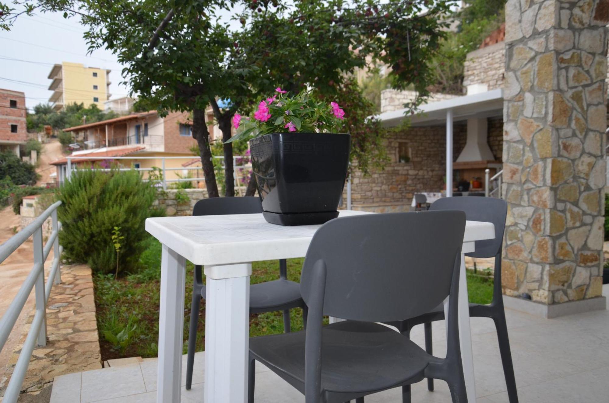 Harmonia Guest House 2 Himare Eksteriør bilde