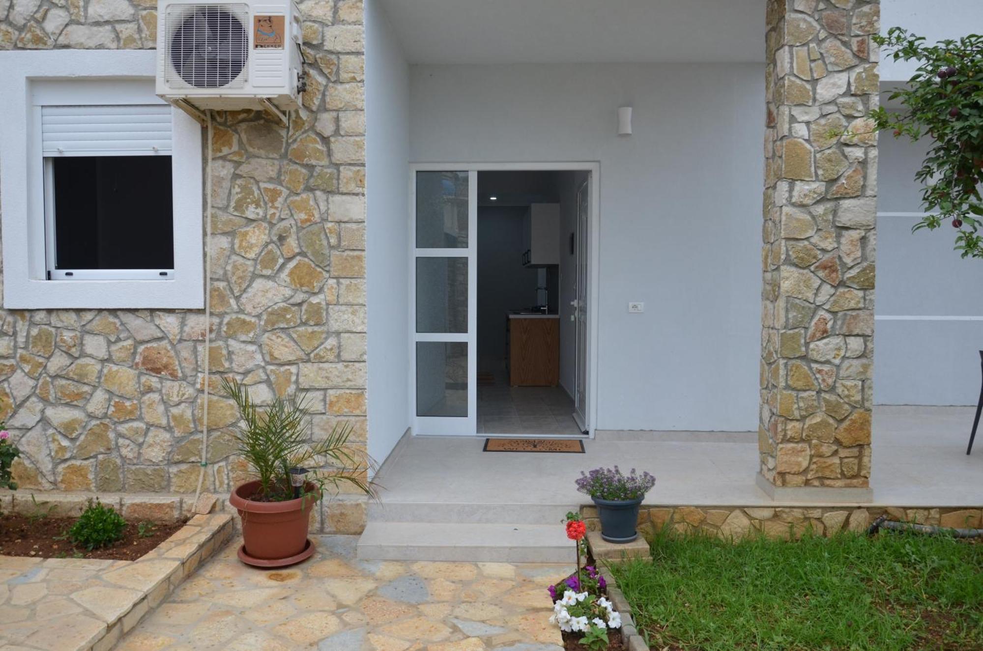 Harmonia Guest House 2 Himare Eksteriør bilde
