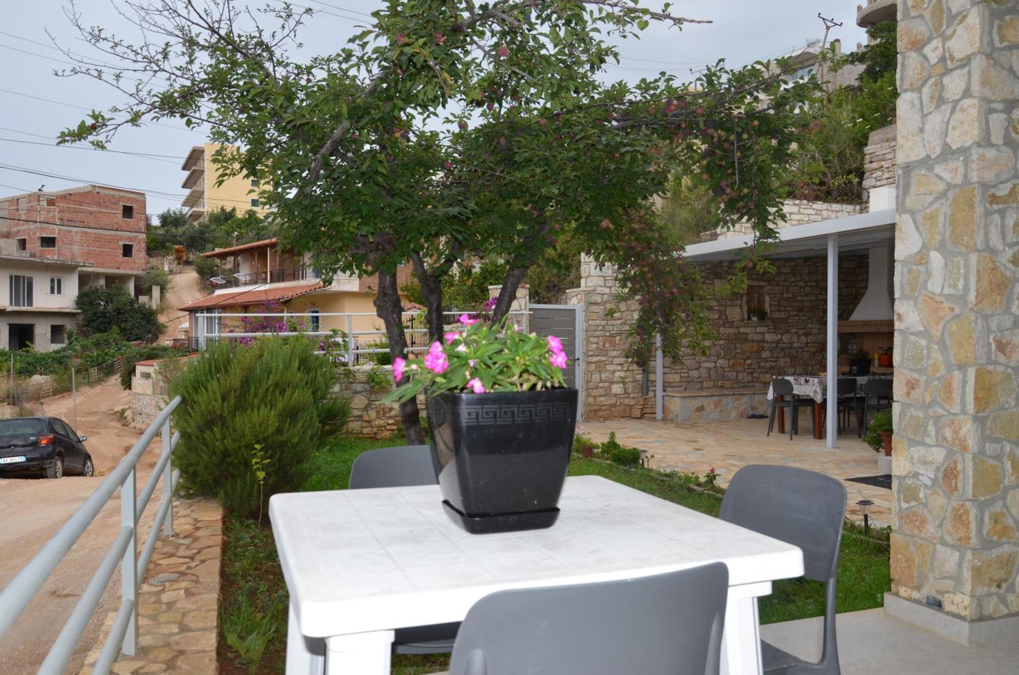 Harmonia Guest House 2 Himare Eksteriør bilde